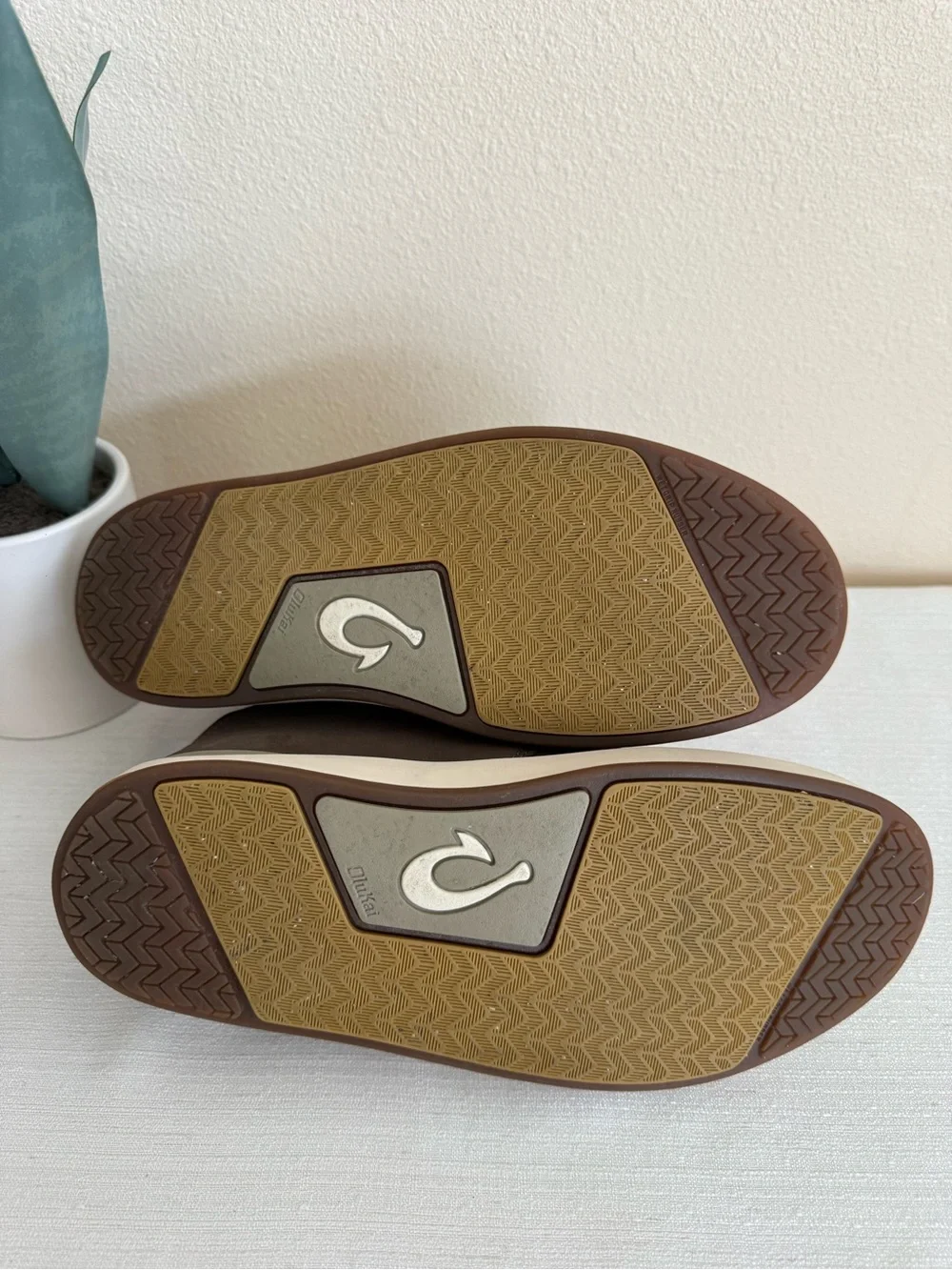 OluKai Papaku ‘Ili Men's Casual Mid-Top Sneakers in Brown Leather